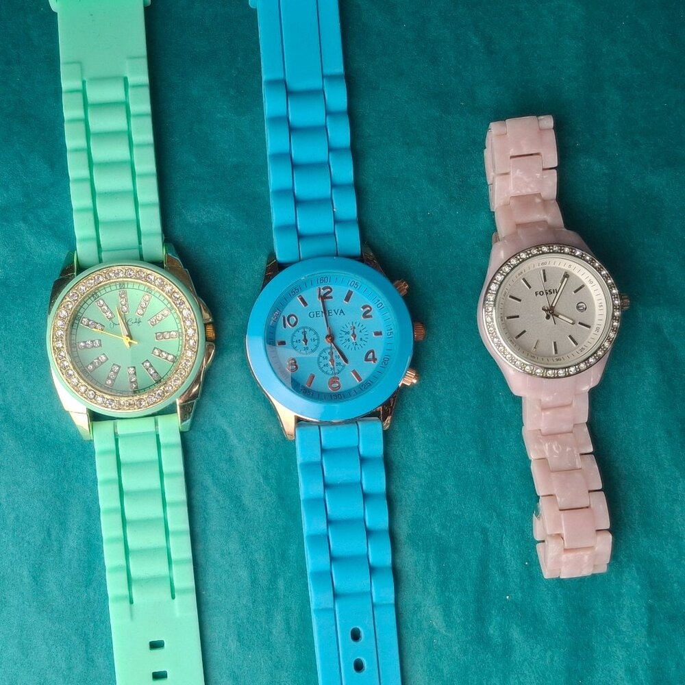 2/15$ Lot of 3 untested colorful watches geneva, fossil